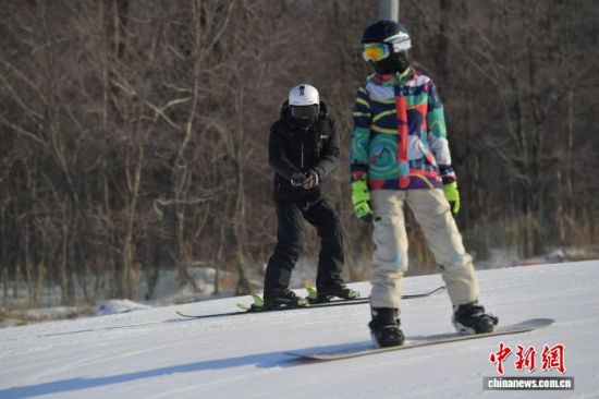 ��ѩ�ۺ������ڼ����е�ѩ����ѩ��(�Y�ψD)���� �z