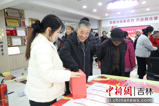 ���񅢼ӻ��(d��ng)�F(xi��n)��(ch��ng)�� ��ʯ��ί������/���D