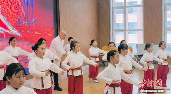 �����݆Tʷ����(qu��n)���ڽoС�W(xu��)�������n����ʯ���� �z