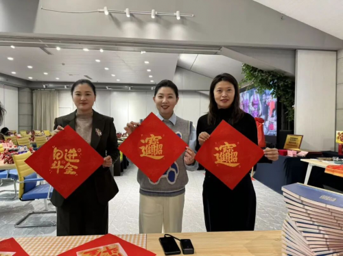 �쁆��(��һ)���O�(�Ҷ�)���(d��ng)�F(xi��n)��(ch��ng)��Ӱ