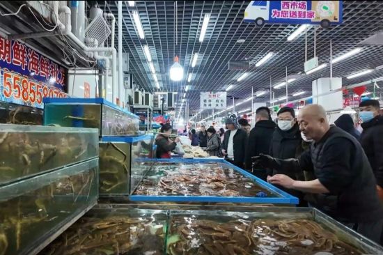 市民購(gòu)買年貨 市民購(gòu)買年貨