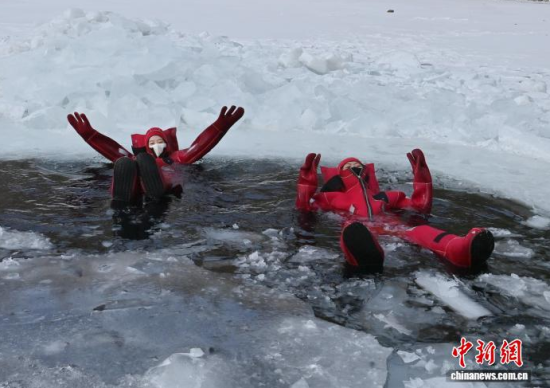 2��5��������ʡ�L������һ헪��صı����Ŀ���������ο�ǰ���w򞡣�ڇ�(y��n)������������c��������Ŀ�ļtɫ�����b�䣬��ȻƯ���ڱ���֮�������܄e�µı�ѩ��Ȥ�������� �z