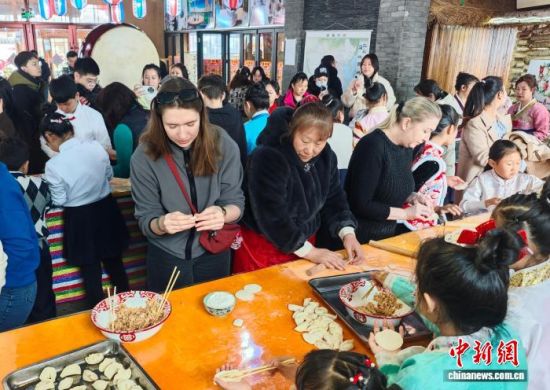 3��8�գ����ְ��D�����_˹�ο��w�(y��n)��������w���� �z